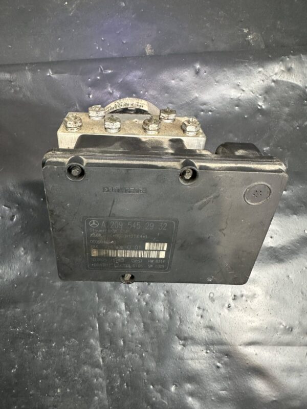 Bomba del módulo ABS A2095452932 Mercedes-Benz W203 W209