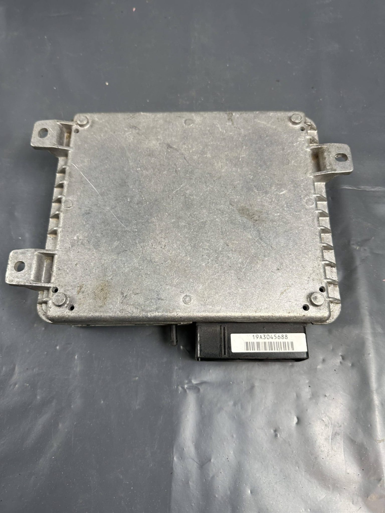 Engine ECU Control Module MKC104022 Rover