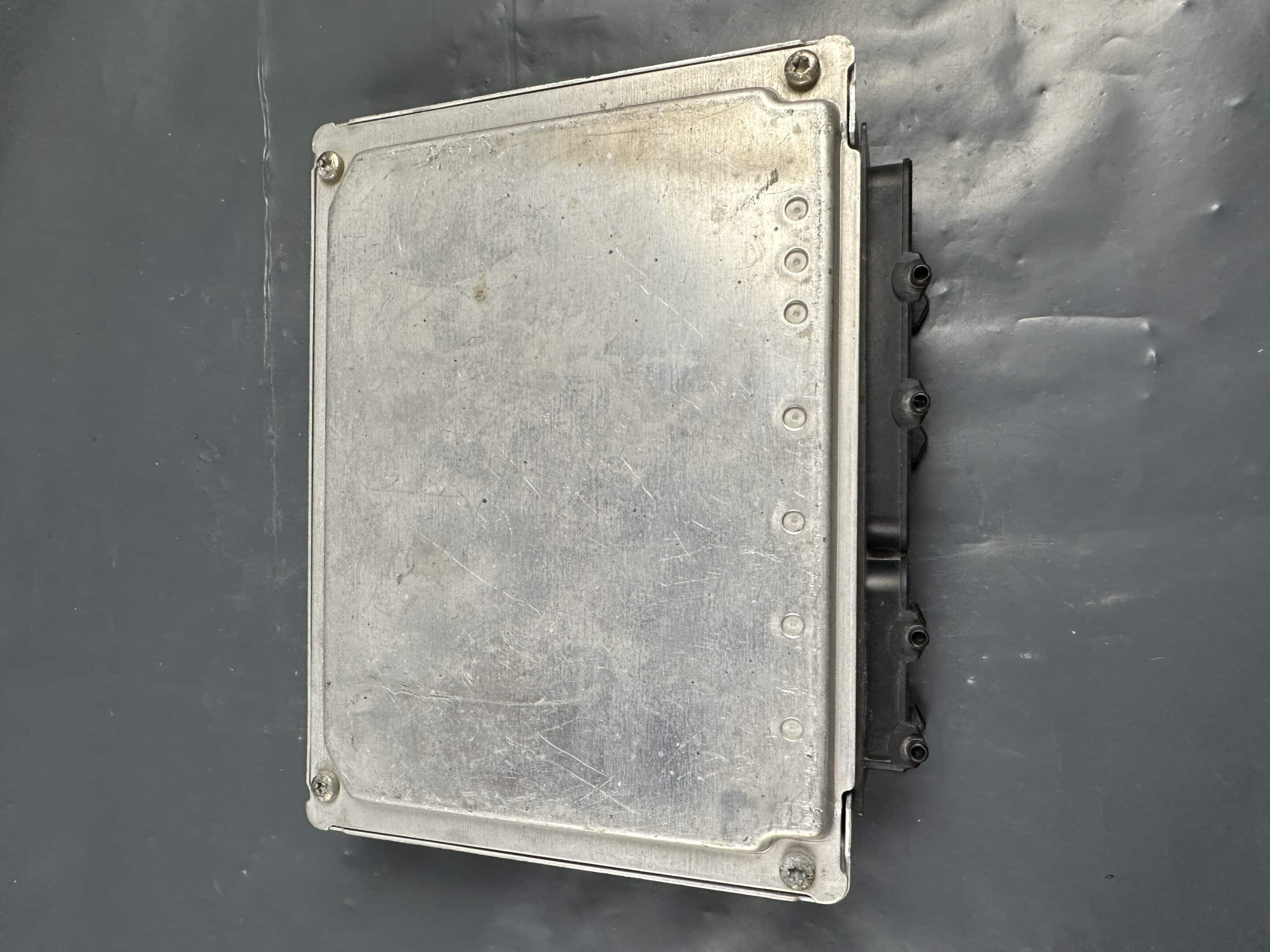 8D0907558S VW VOLKSWAGEN Engine ECU