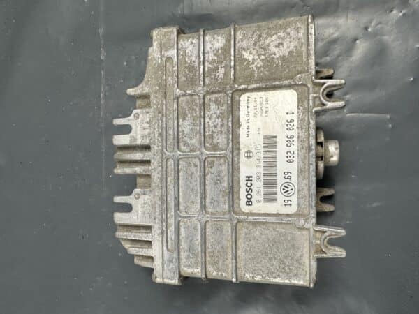 032906026D VW VOLKSWAGEN Engine ECU