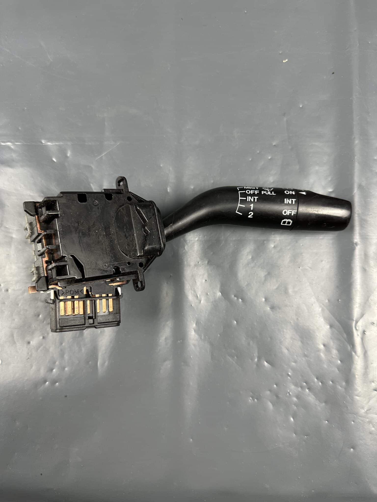 17B122 MAZDA 323f Spínač sloupku řízení