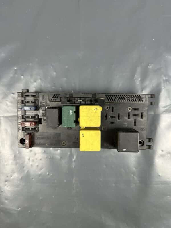 0025452701 Mercedes-Benz W202 W210 FUSE BOX Control Module