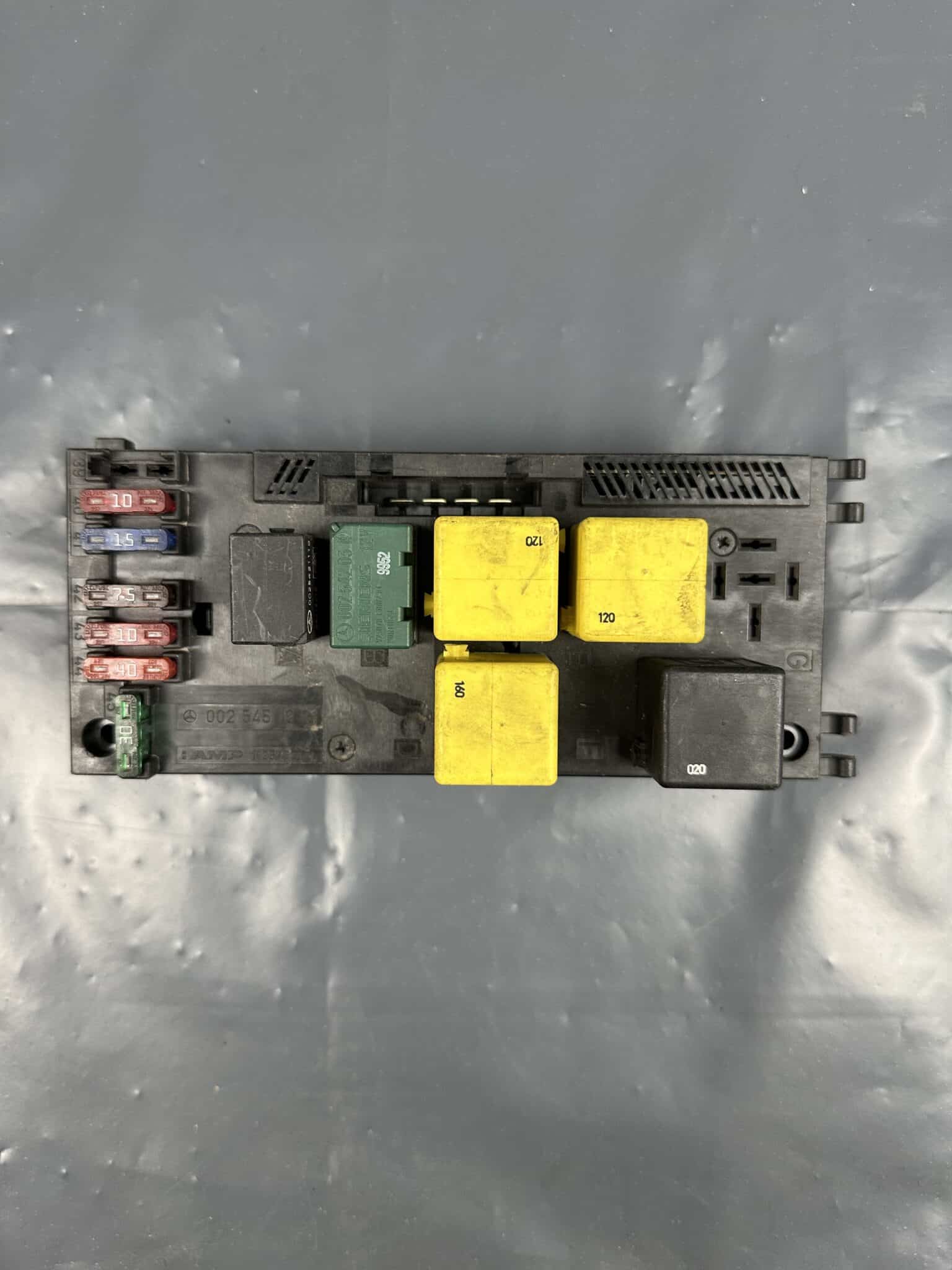 0025451901 Mercedes-Benz W202 W210 FUSE BOX
