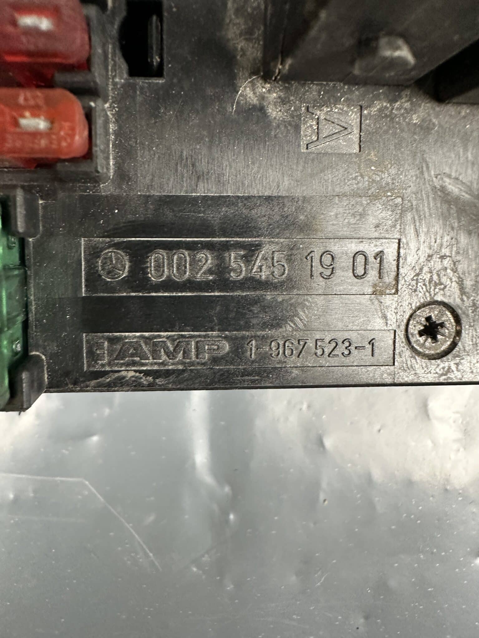 0025451901 Mercedes-Benz W202 W210 FUSE BOX