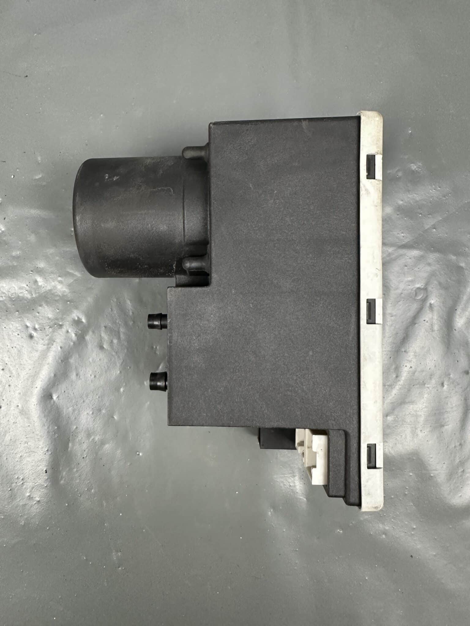8L0862257D AUDI A3 A4 Central Lock Pump