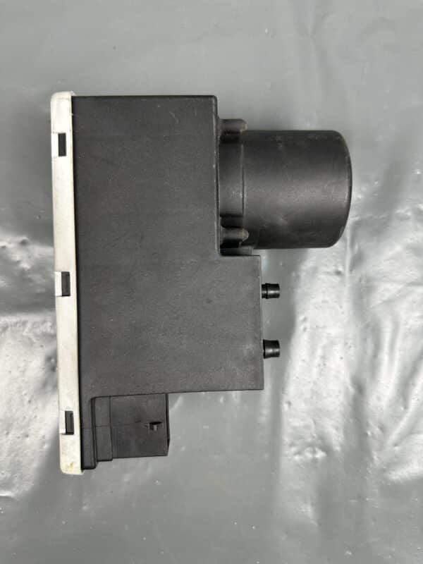 8D0862257C AUDI A4 B5 Central Lock Pump