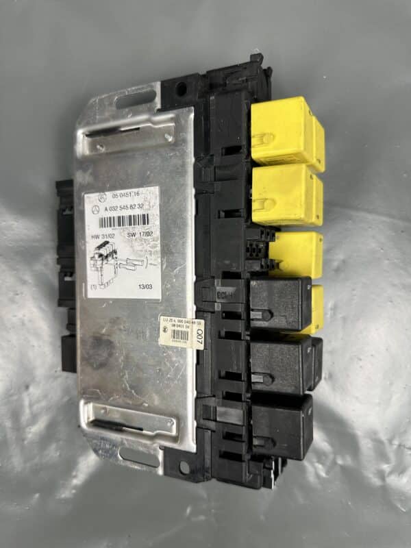 A0325458232 Mercedes-Benz W220 C215 Front Left SAM Control Module 05045116