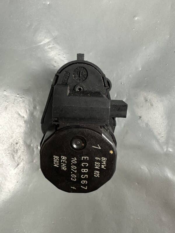 6934825 BMW HVAC Flap Actuator Air Distribution Motor