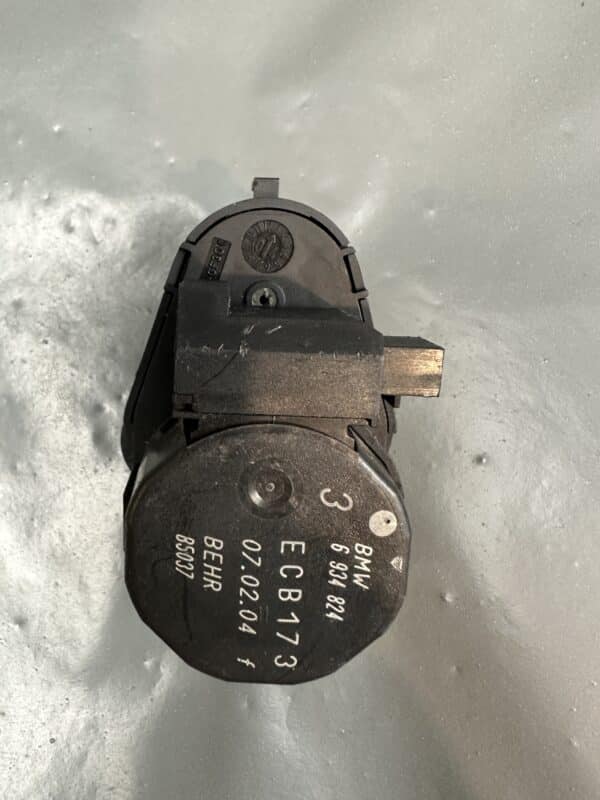 6934824 BMW HVAC Flap Actuator Air Distribution Motor