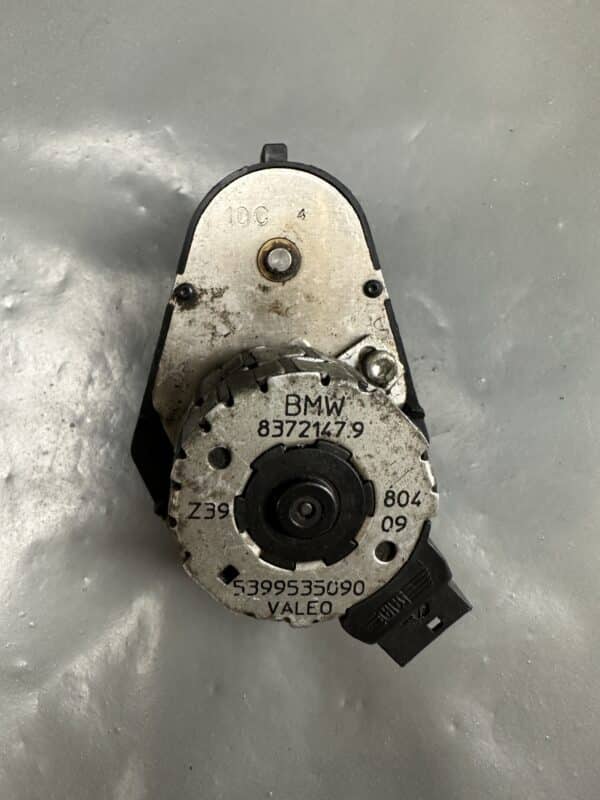 8372147.9 BMW E39 HVAC Flap Actuator Air Distribution Motor