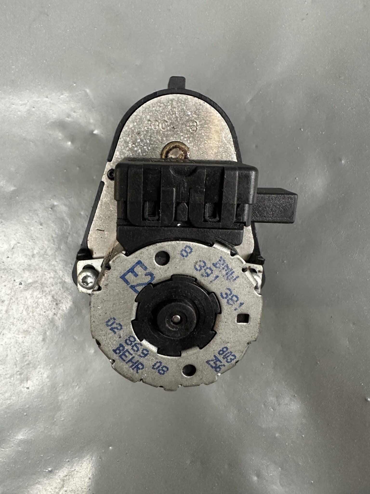 8391381 BMW E38 HVAC Flap Actuator Air Distribution Motor