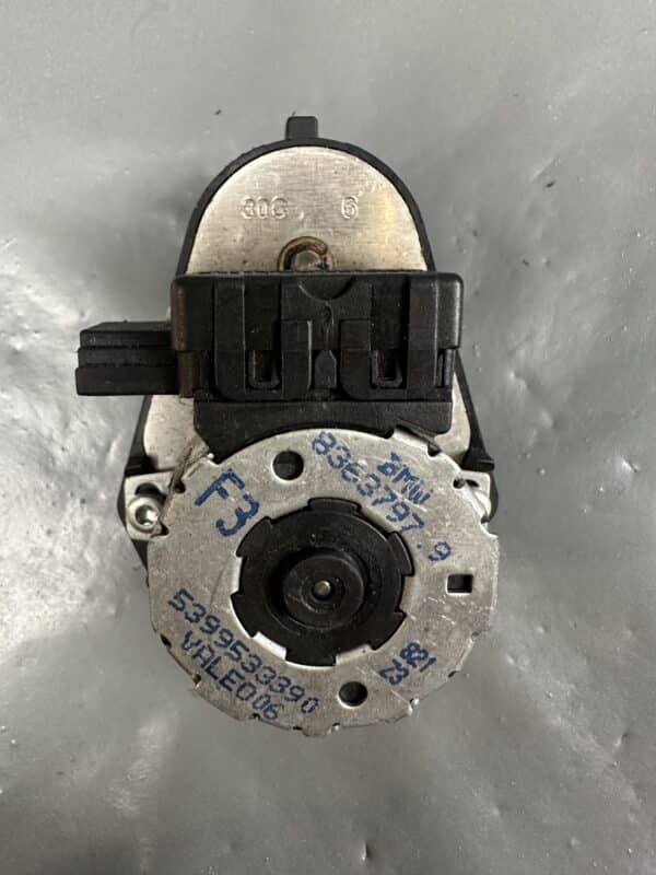 8363797.9 BMW E39 HVAC Flap Actuator Air Distribution Motor