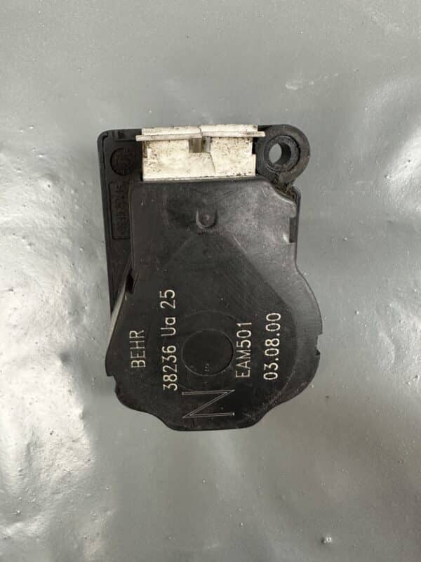 38236 UA 25 Mercedes-Benz W220 HVAC Flap Actuator Air Distribution Motor