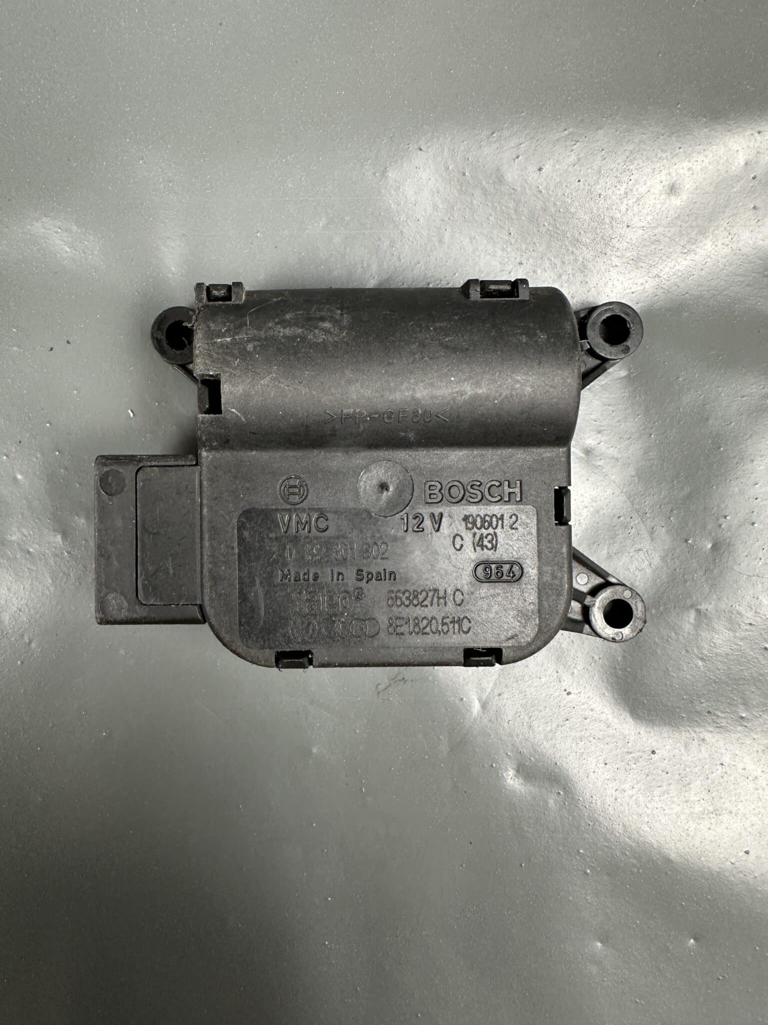 0132801302 / 8E1820511C Audi HVAC Flap Actuator Air Distribution Motor