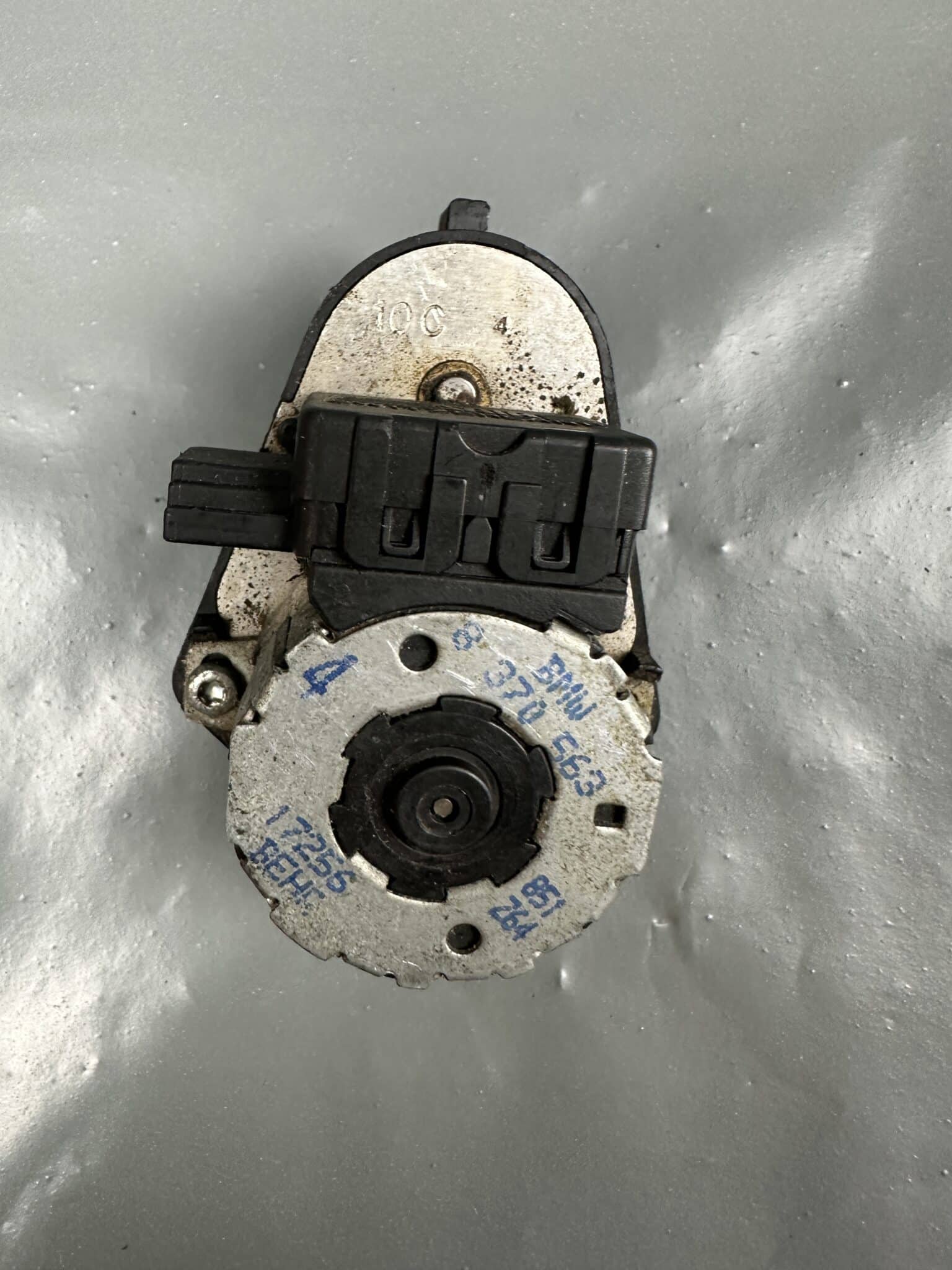 8370563 BMW E46 HVAC Flap Actuator Air Distribution Motor