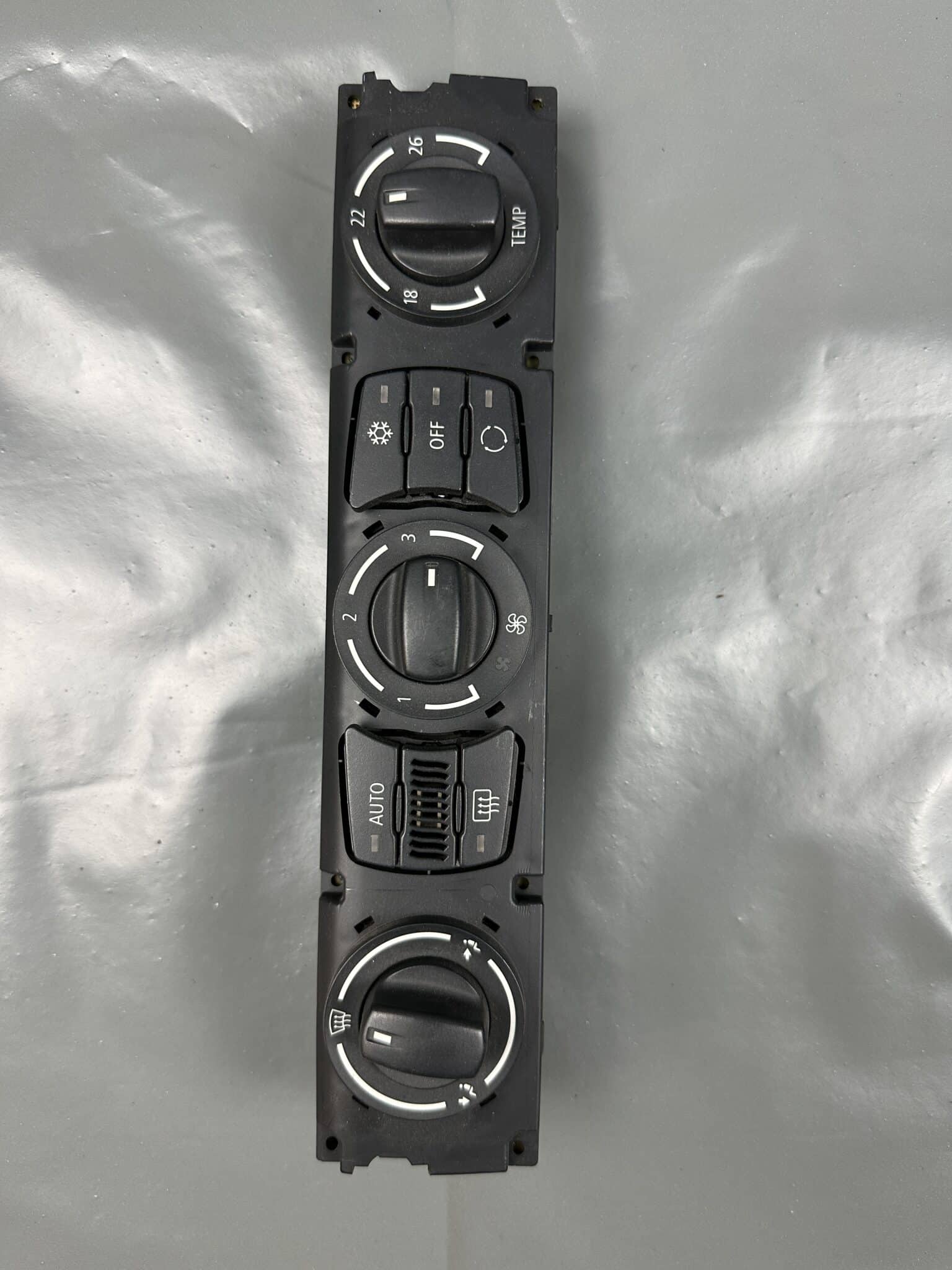 64116938548-01 / 6938548 BMW E60 E61 Climate Control Panel