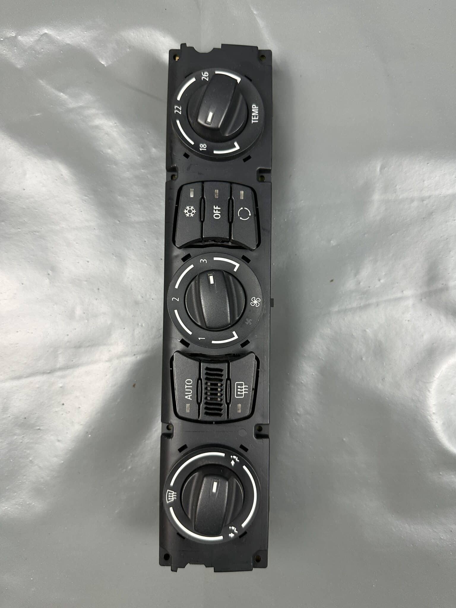 64116946979-01 / 6946979 BMW E60 E61 Climate Control Panel