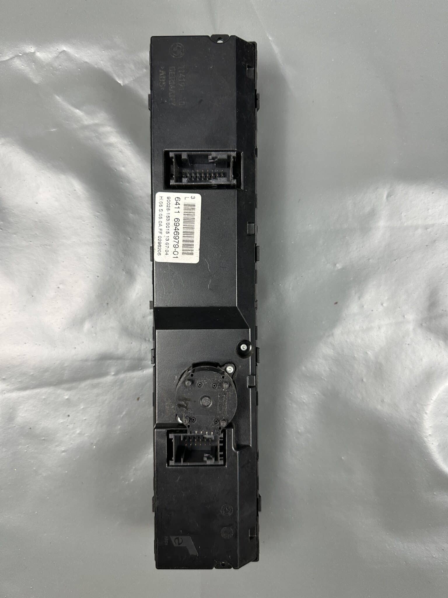 64116946979-01 / 6946979 BMW E60 E61 Climate Control Panel