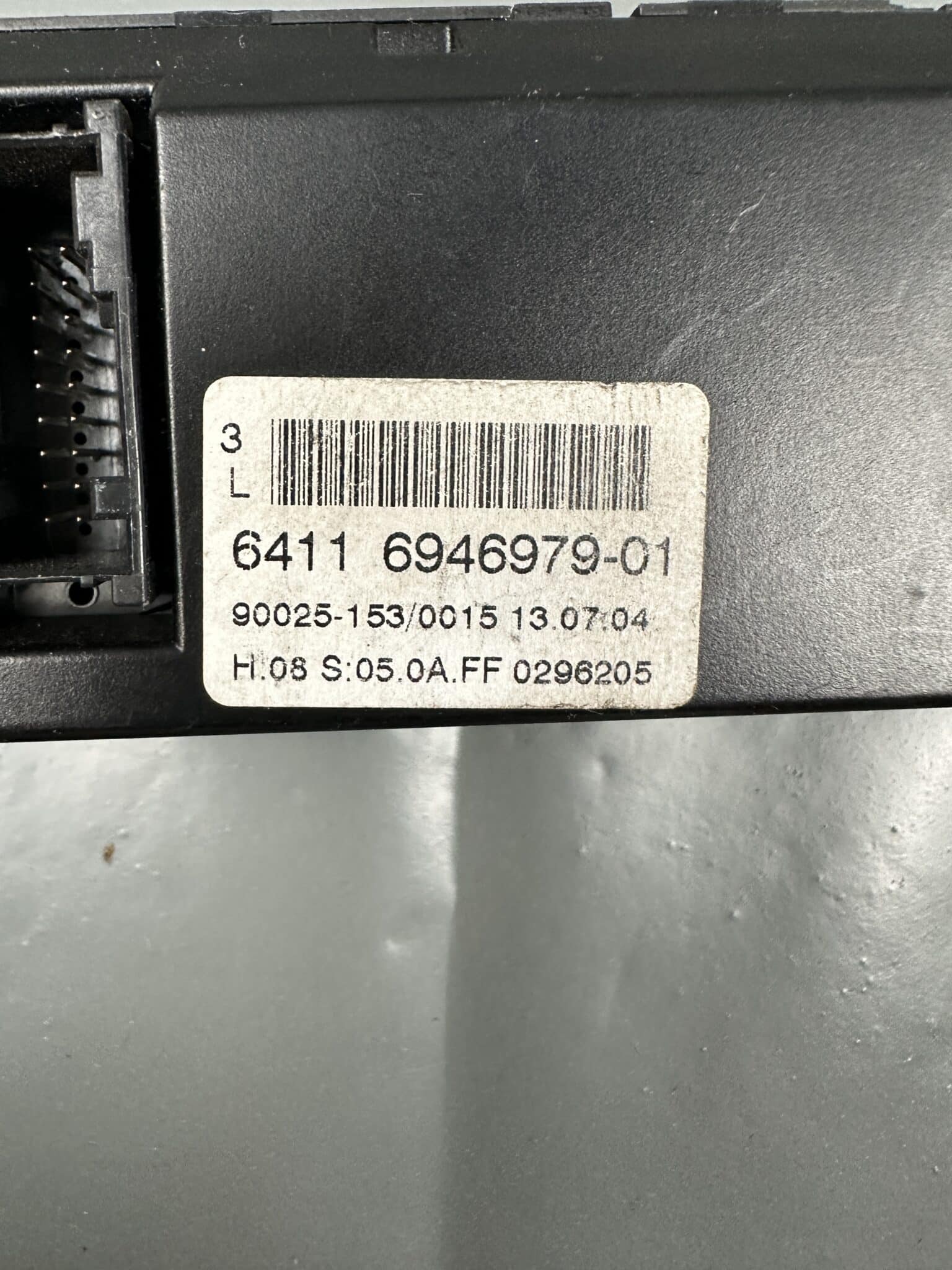 64116946979-01 / 6946979 BMW E60 E61 Climate Control Panel
