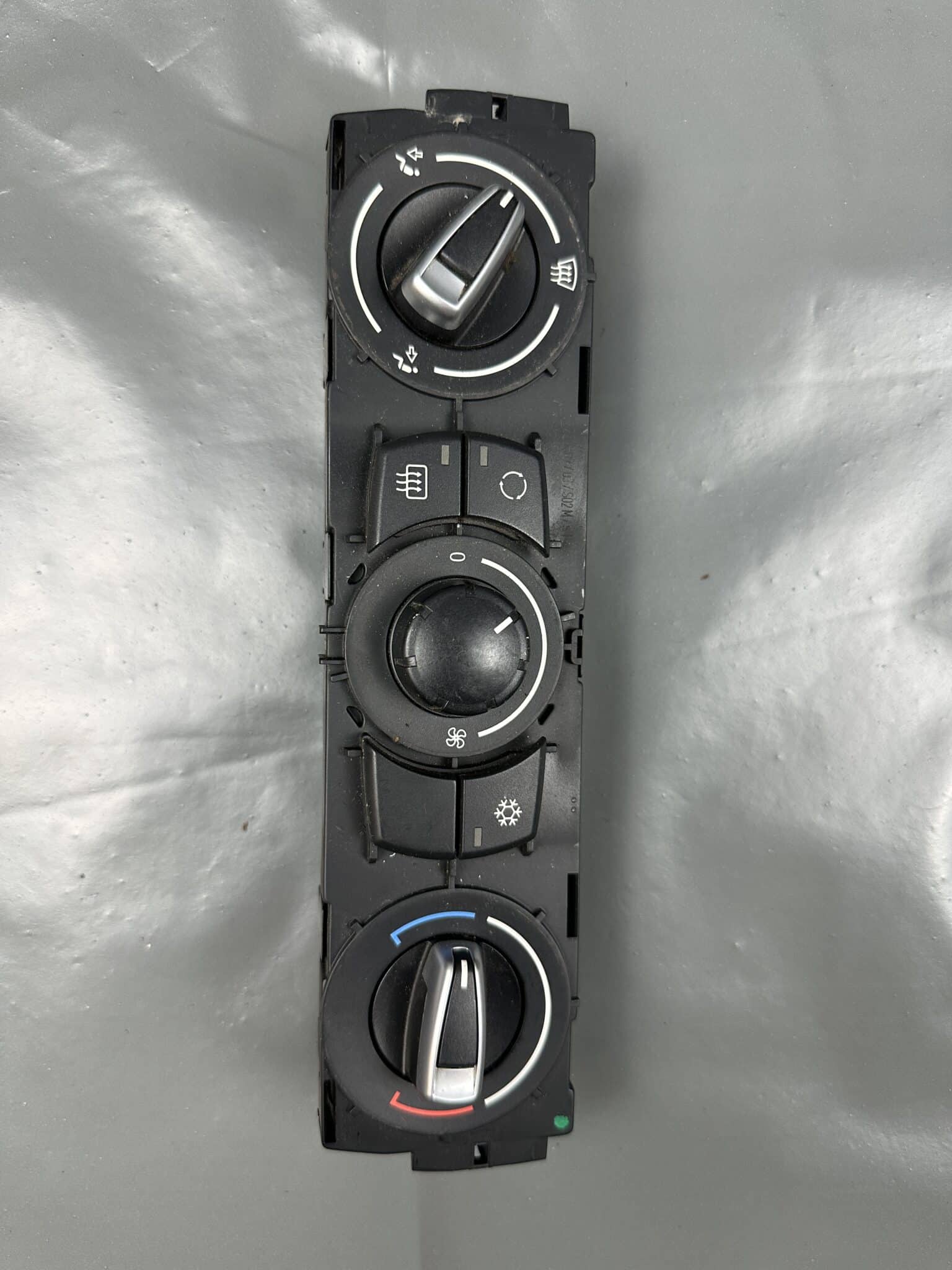 64119216023-01 / 9216023 BMW E82 E84 E90 E91 E92 E93 Climate Control Panel