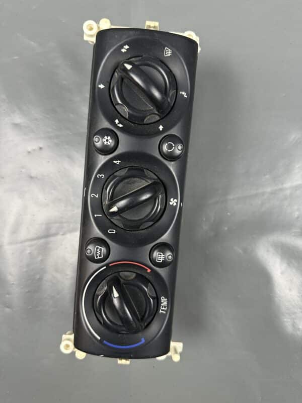 64111502215 / 1502215 MINI R50 R52 R53 Climate Control Panel