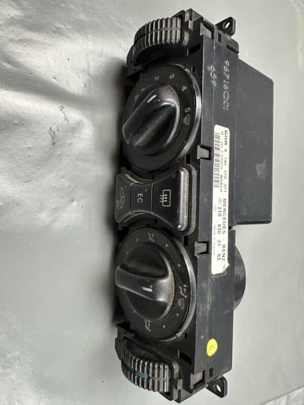 2108303185 / 9140010371 Mercedes W202 W208 W210 R170 Climate Control Panel