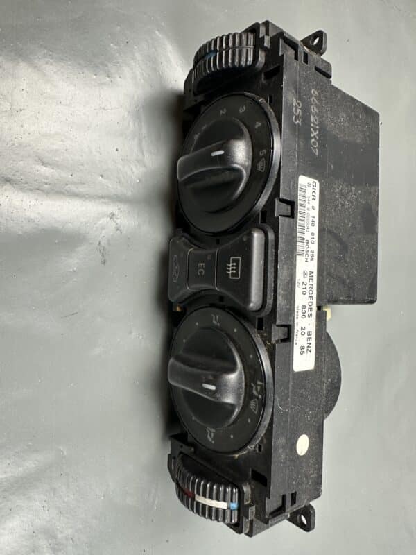 2108302085 / 9140010258 Mercedes W202 W208 W210 Climate Control Panel