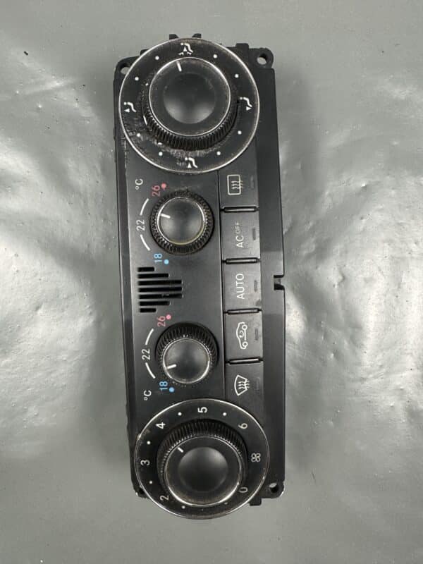 2038303085 / 9140010525 Mercedes W203 S203 CL203 C209 A209 Climate Control Panel