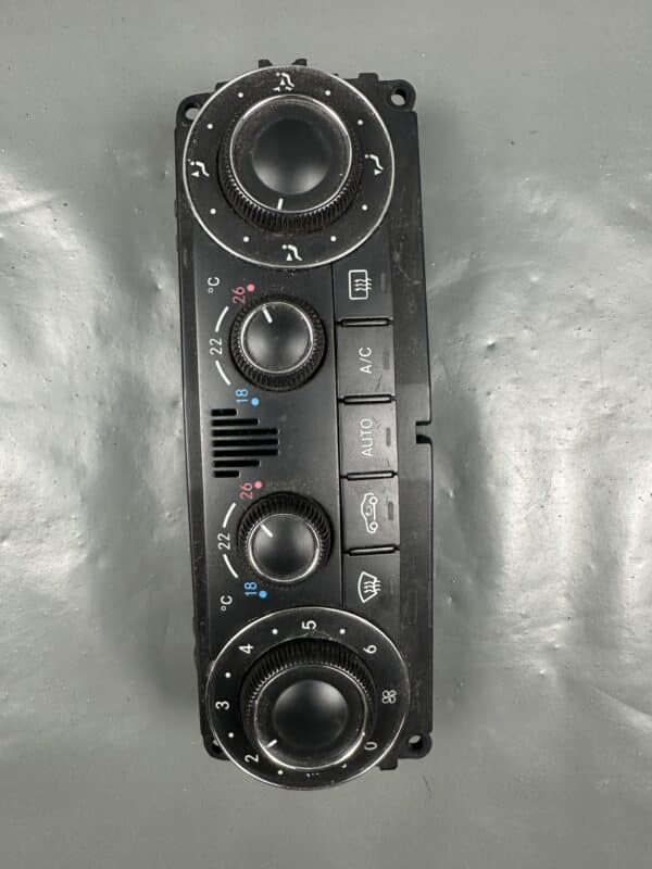 2038303485 / F011500039 Mercedes W203 S203 CL203 C209 A209 Climate Control Panel
