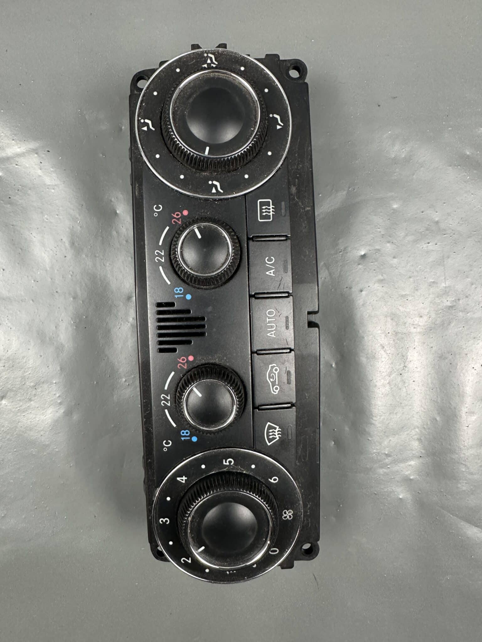 2038303485 / F011500039 Mercedes W203 S203 CL203 C209 A209 Climate Control Panel