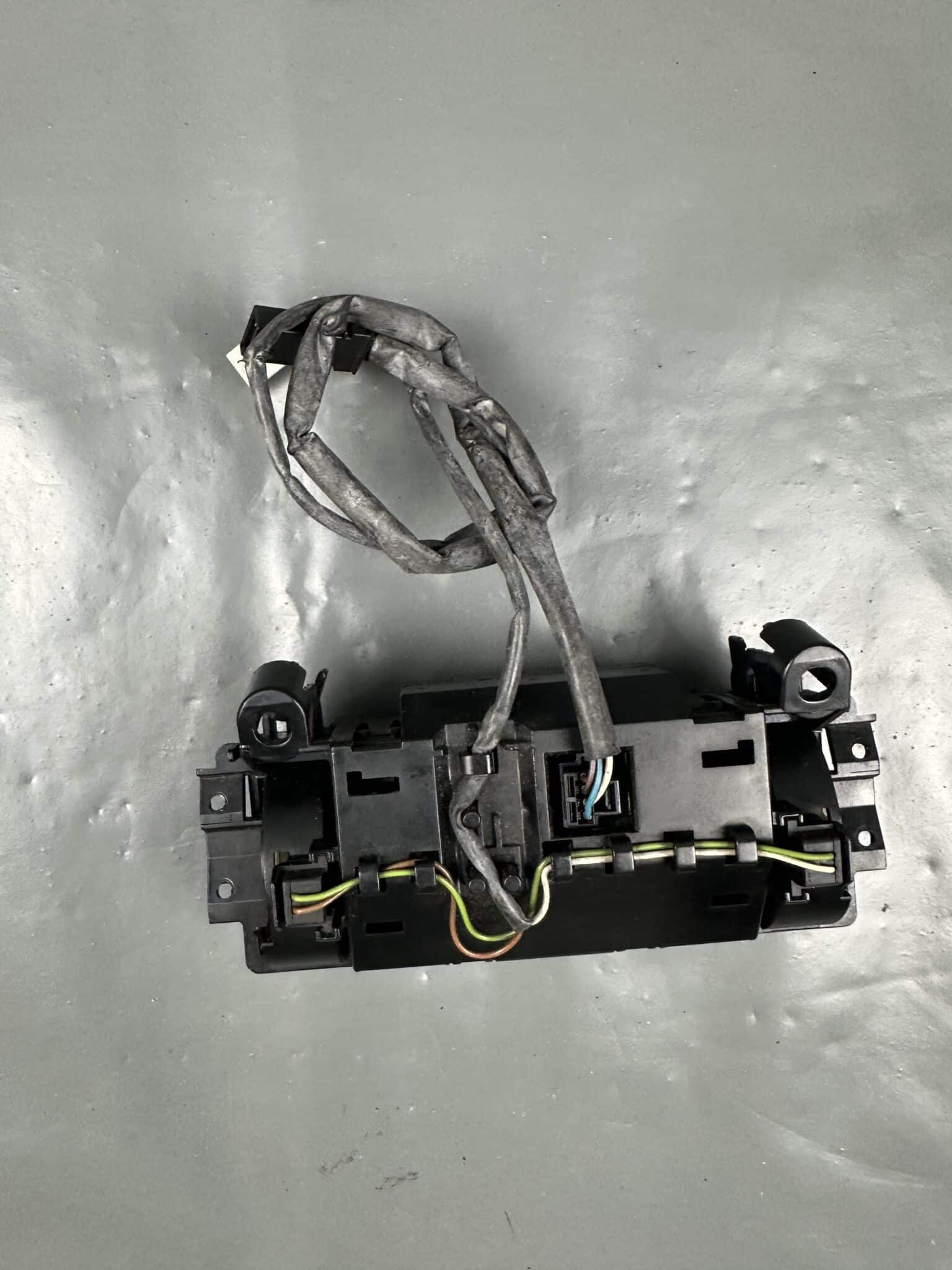 2118300285 Mercedes W211 S211 C219 Rear Climate Control Panel