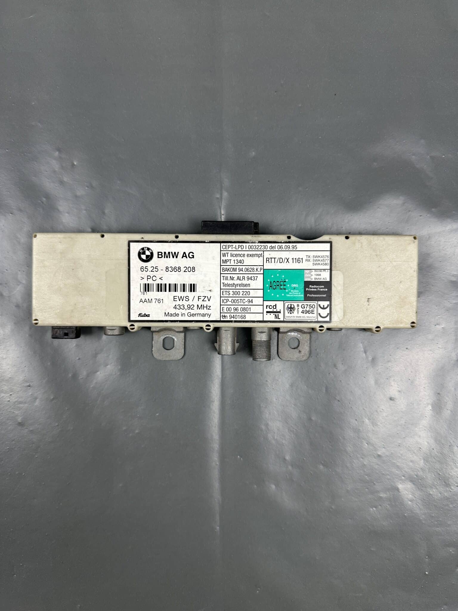 65258368208 / 8368208 BMW E46 Antenna Amplifier EWS FZV 433.92 MHz