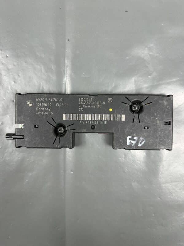 65209134281-01 / 9134281 BMW X5 E70 Antenna Amplifier Diversity 868 MHz