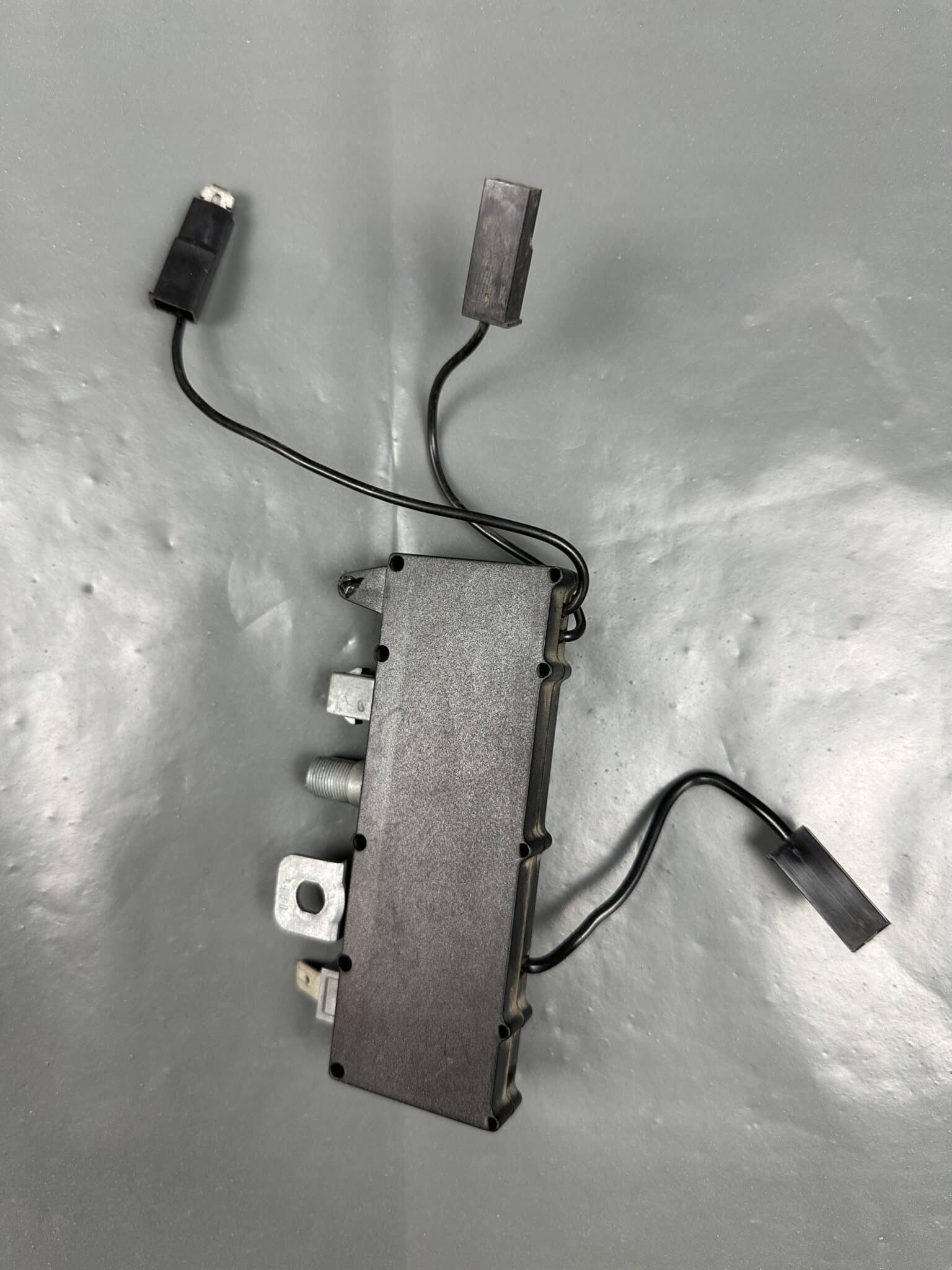 65241387751 / 1387751 BMW E36 Antenna Amplifier Fuba AAR 306
