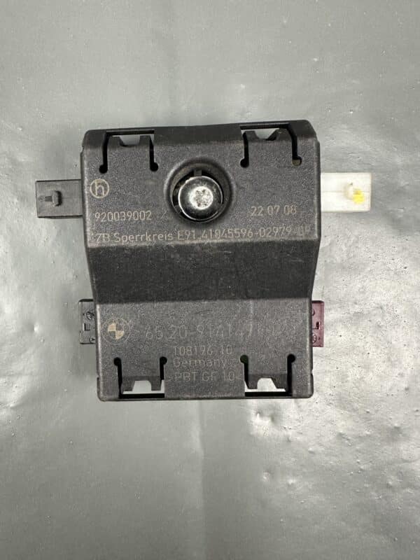 65209141491 / 9141491-01 BMW E91 E70 Antenna Trap Circuit Noise Filter Hirschmann