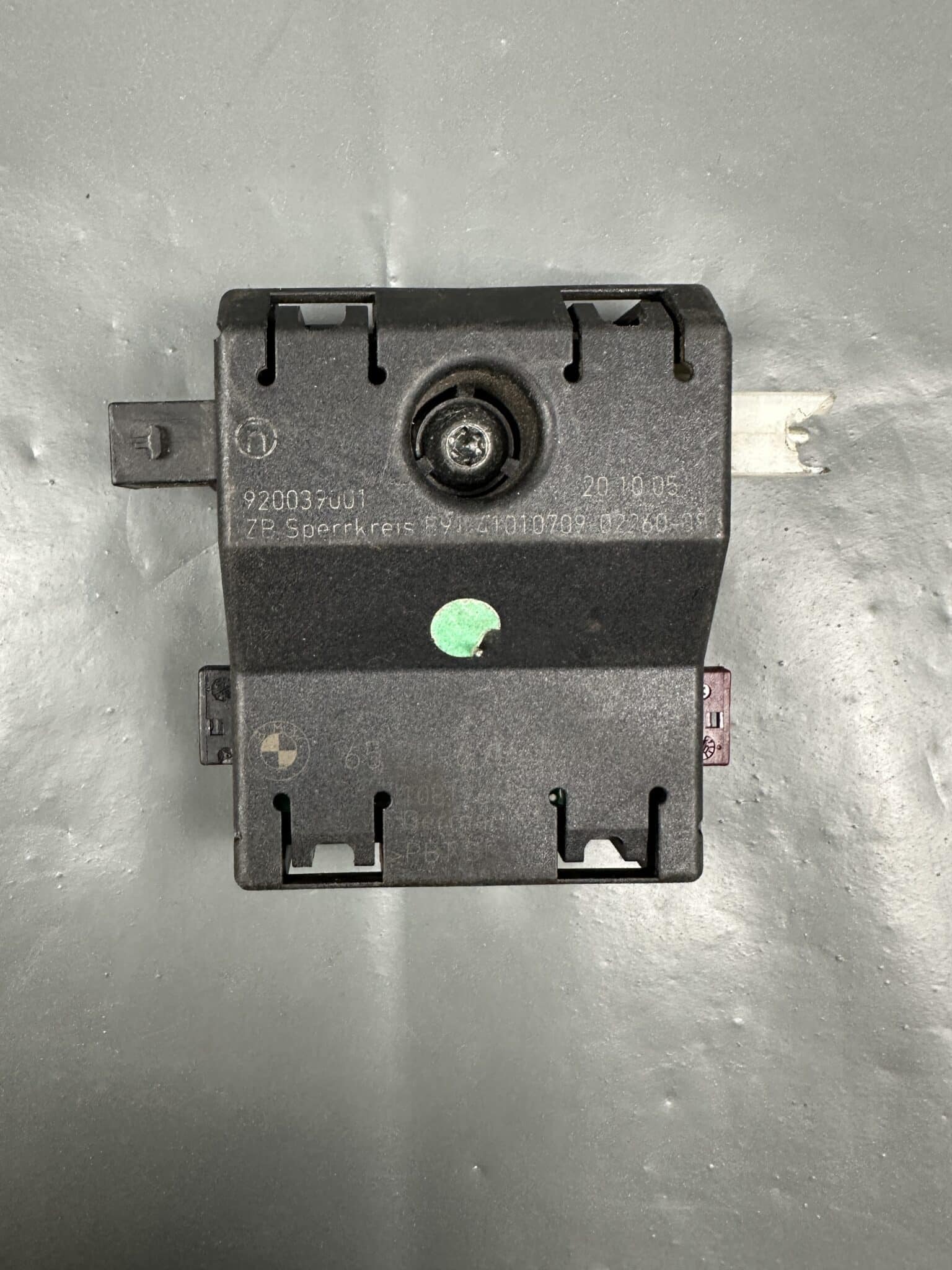 65206934648 / 6934648-06 BMW E91 Antenna Trap Circuit Noise Filter Hirschmann