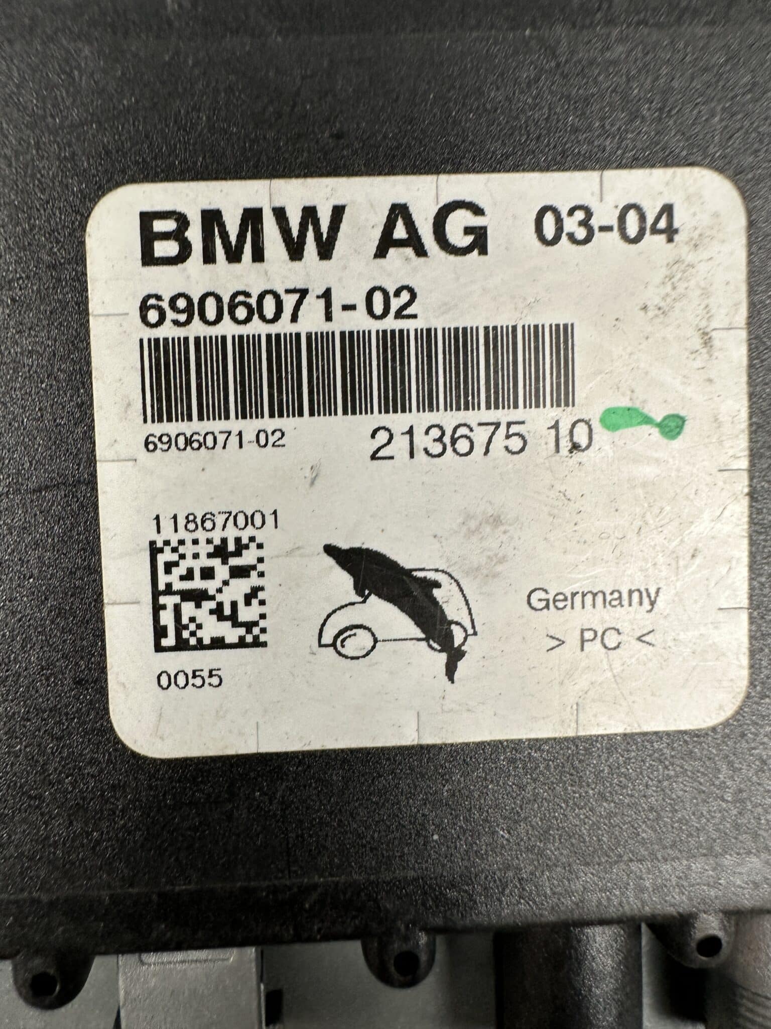 65256906071 / 6906071-02 BMW E46 Touring Side Window Antenna Amplifier
