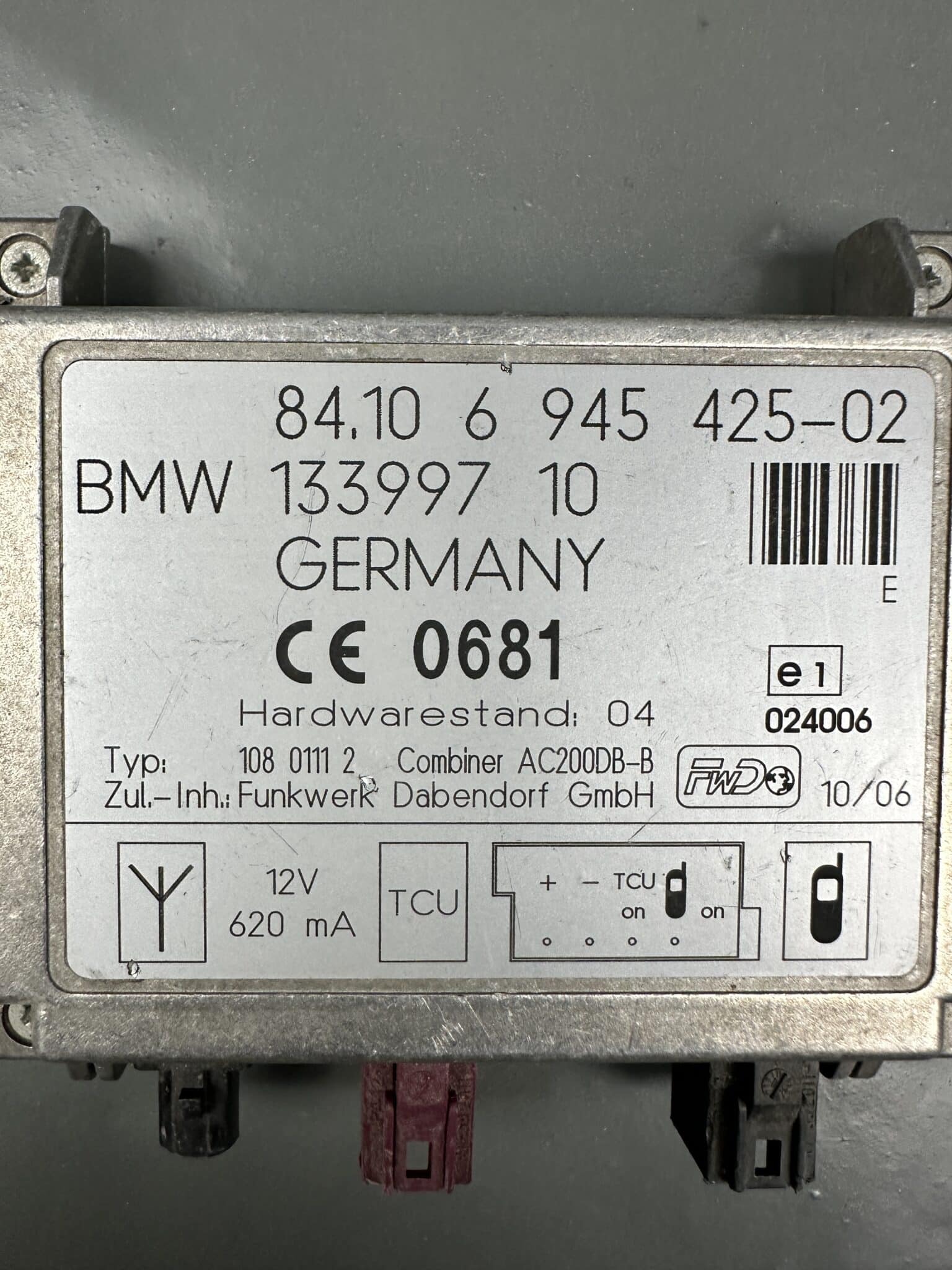84106945425 / 6945425 BMW E46 E53 E81 E87 E85 E86 Phone Antenna Diplexer Booster Module