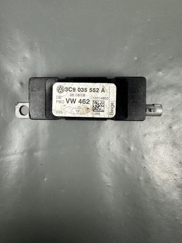 3C9035552A / 3C9 035 552 A VW Passat B6 Variant Right FM Antenna Amplifier Module