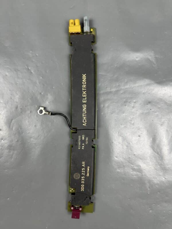 3D0035225AR / 3D0 035 225 AR VW Phaeton 3D Radio Antenna Amplifier Booster Module