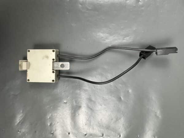 65241392203 / 1392203 BMW E31 E32 E34 Radio Antenna Trap Circuit Signal Filter Fuba