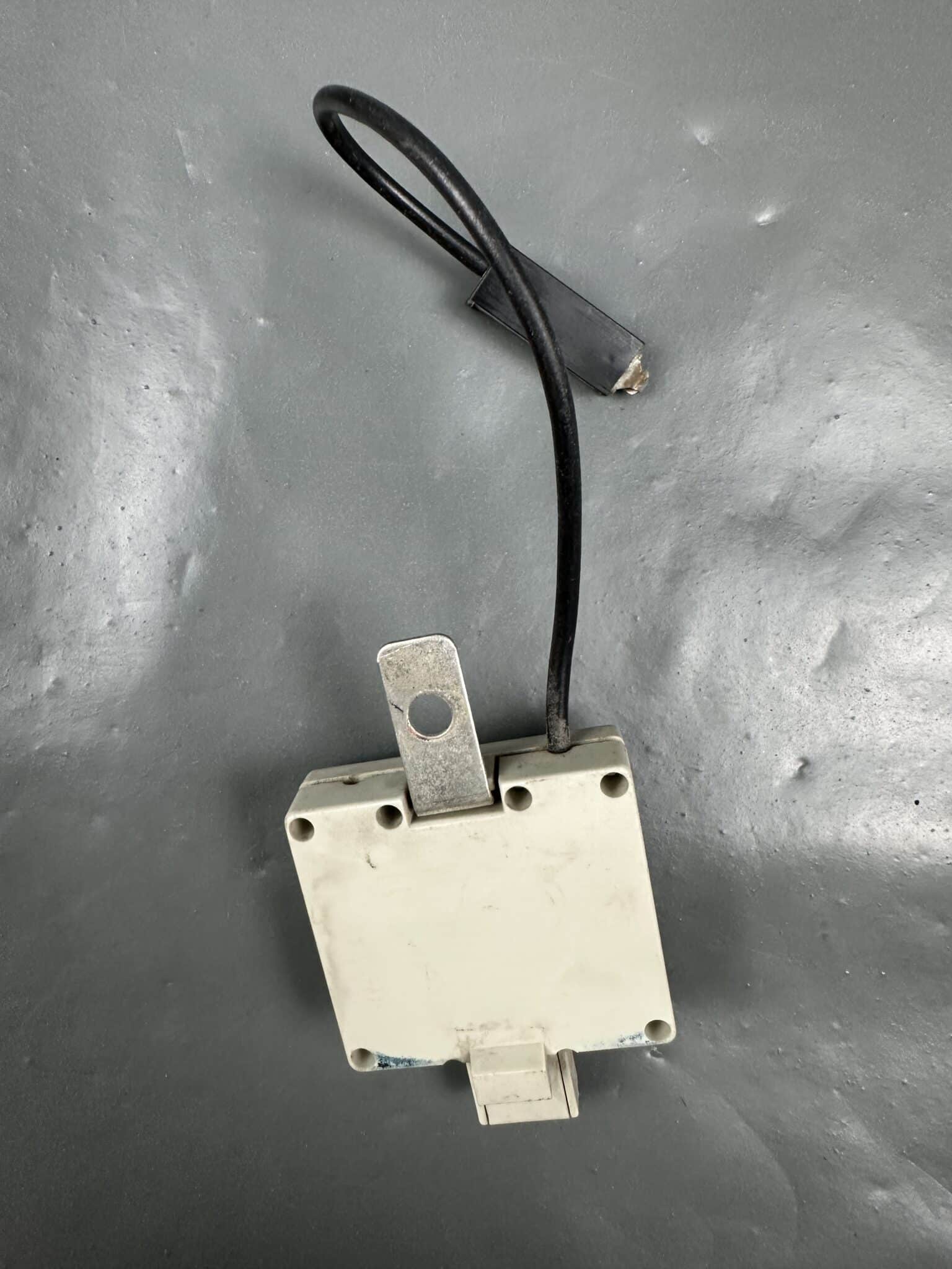 65241387803 / 1387803 BMW E36 Radio Antenna Amplifier Trap Circuit Fuba BETA 447