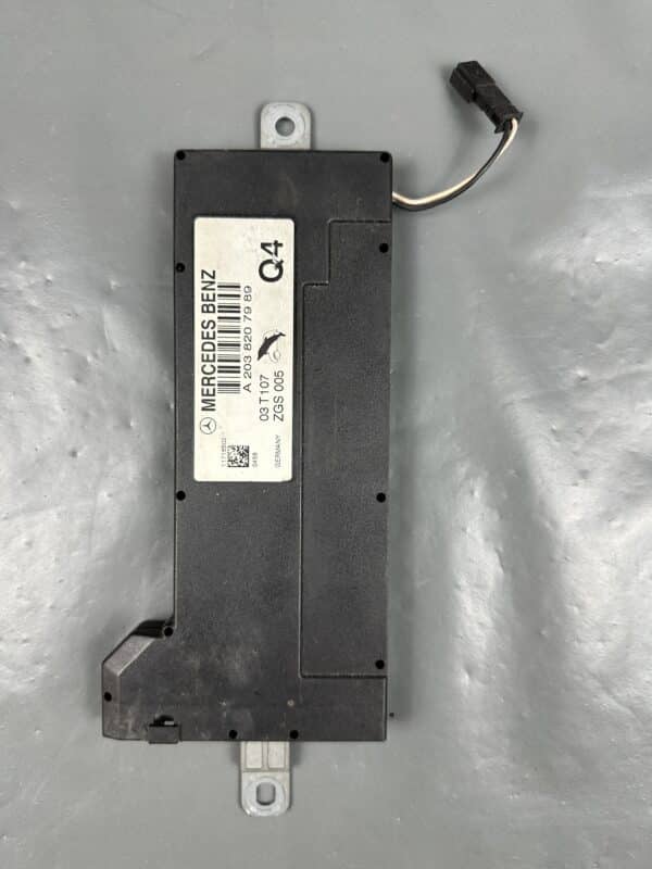 A2038207989 / 2038207989 Mercedes W203 S203 C-Class Radio Antenna Amplifier Module