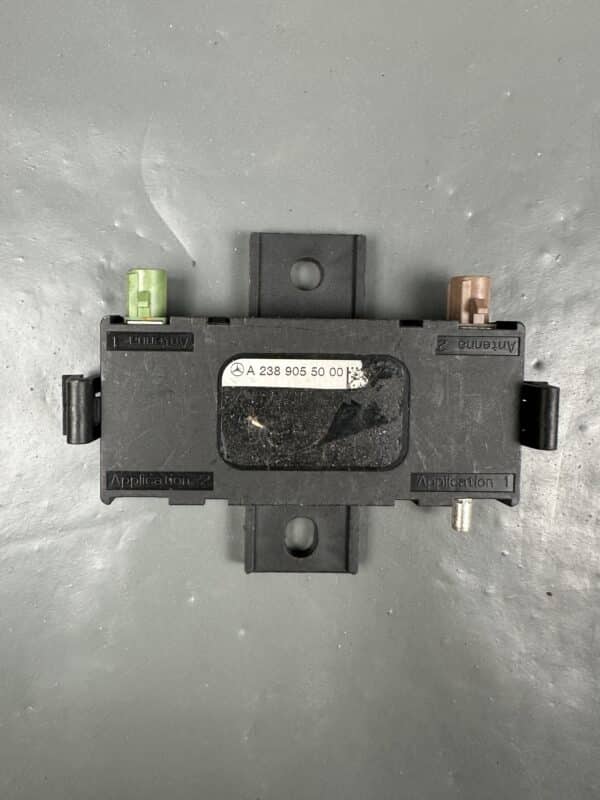 A2389055000 / 2389055000 Mercedes W205 W213 X253 C238 Antenna Splitter Duplexer Module