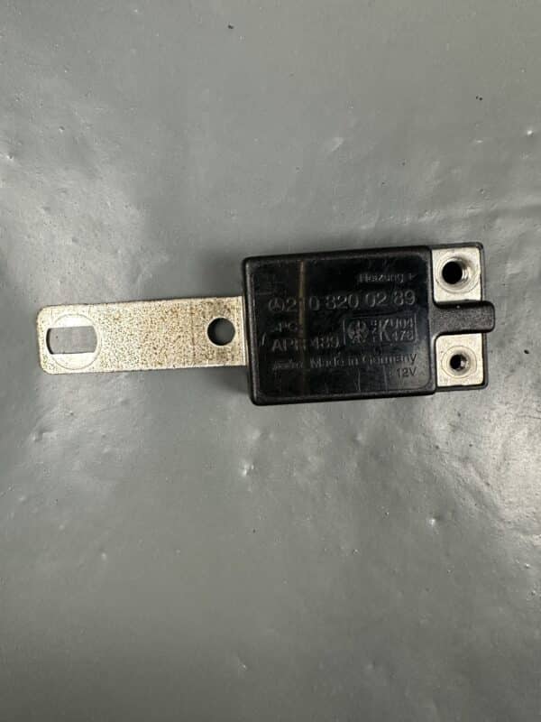 A2108200289 / 2108200289 Mercedes W210 S210 Radio Antenna Blocking Circuit Signal Filter Fuba