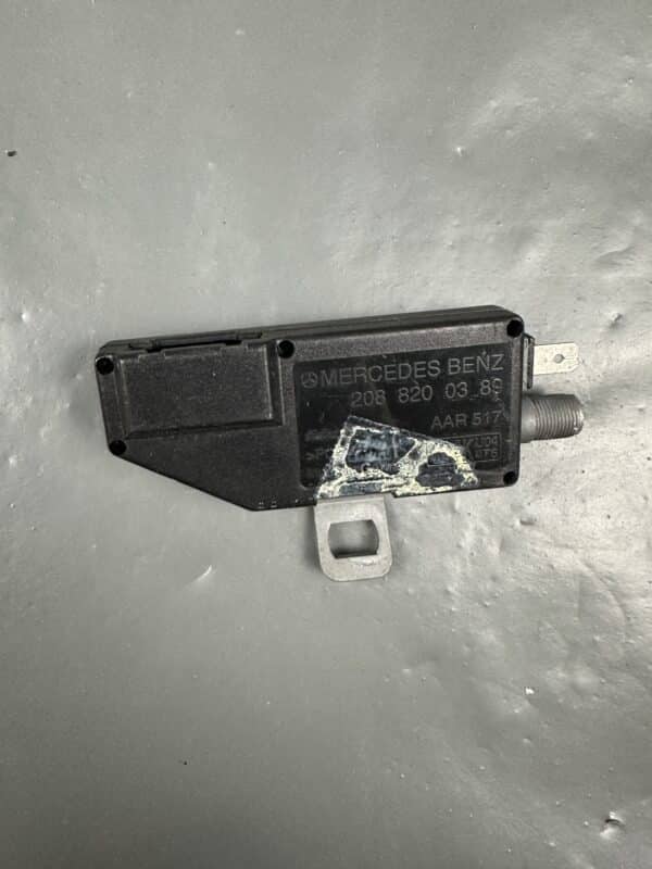 A2088200389 / 2088200389 Mercedes C208 A208 CLK Radio Antenna Amplifier Fuba AAR 517