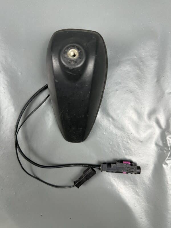 65206925356 / 6925356-05 BMW E81 E87 Roof Radio Antenna Base