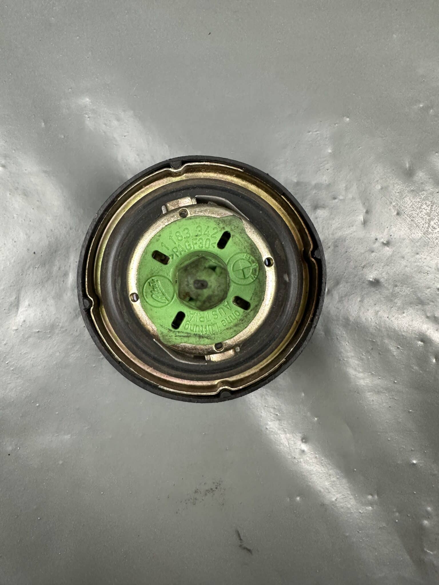1 183 342 BMW E39 E46 E52 Fuel Tank Cap Filler Cap Assembly