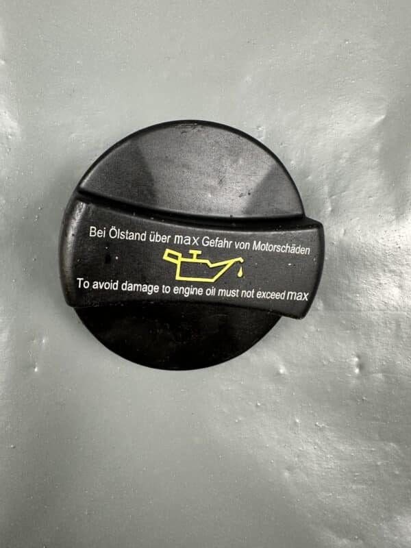 A0000100285 Mercedes W169 W203 W211 W212 W220 W221 Engine Oil Filler Cap