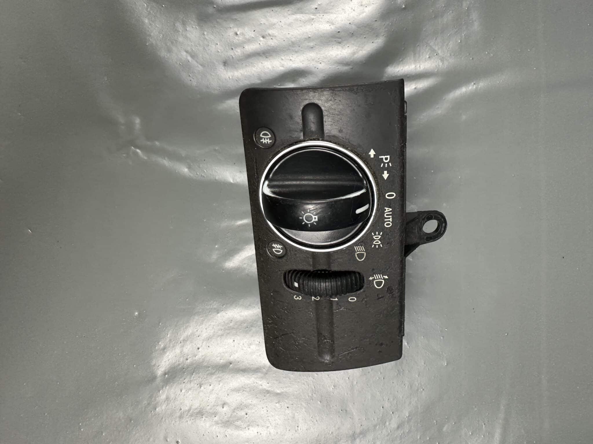 2115450304 / 04056020 Mercedes W211 S211 Headlight Exterior Light Control Switch – OEM Used & Tested